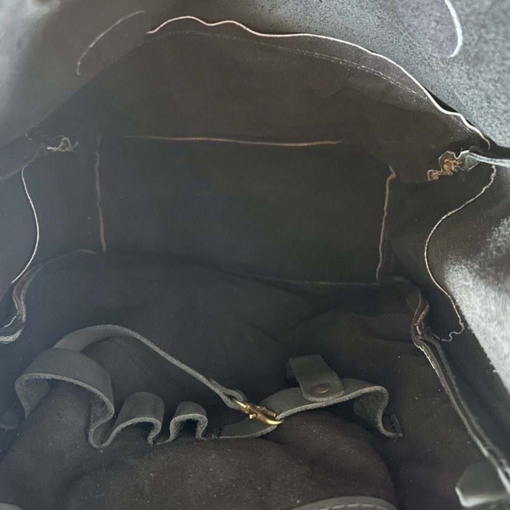 NWOT MODERN RUGGED LEATHER BAG BACKPACK - Picture 6 of 6